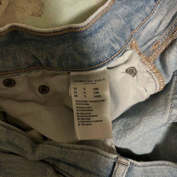 AE Lightwash Ripped Jeans - Picture 3 of 5